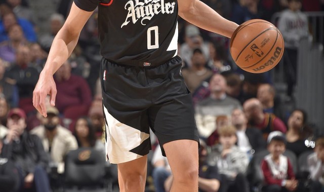 快船与后卫杰森-普雷斯顿达成训练营合约 美媒报道